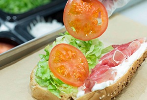 ファーストフードなのにヘルシー! 世界中で愛されるサンドイッチ店『サブウェイ』の人気の秘訣とは?!