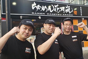 実際に店舗経験をしてから開業!社員独立制度「グローアップ・システム」